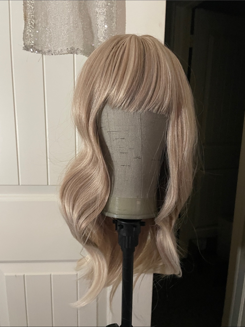 Blonde Wig - Picture 9 of 12